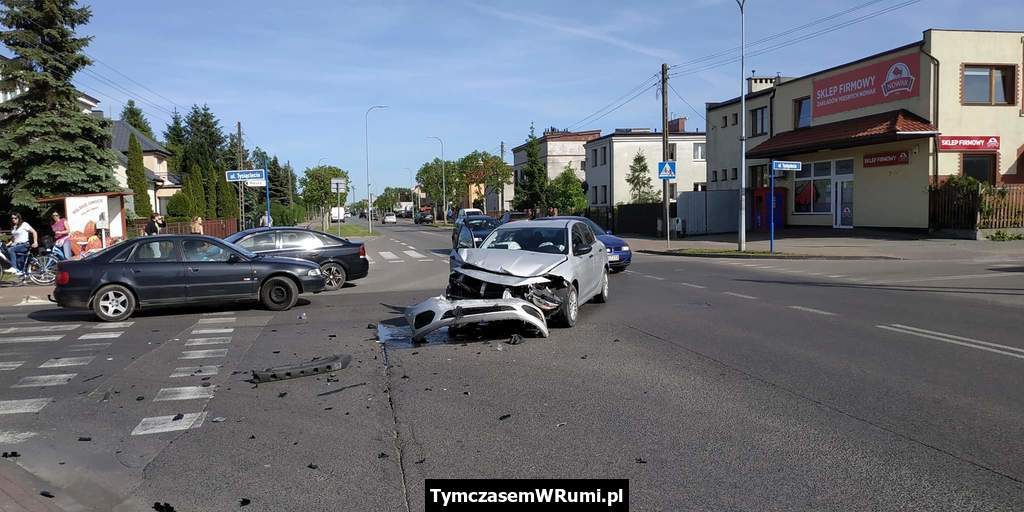W niedzielę (2 czerwca) na skrzyżowaniu ul. Kosynierów i Tysiąclecia w Rumi zderzyły się dwa auta osobowe. To kolejne zdarzenie tego typu w tym miejscu. 