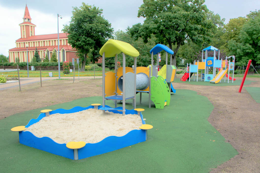 Plac zabaw w Parku Żelewskiego dostępny dla dzieci