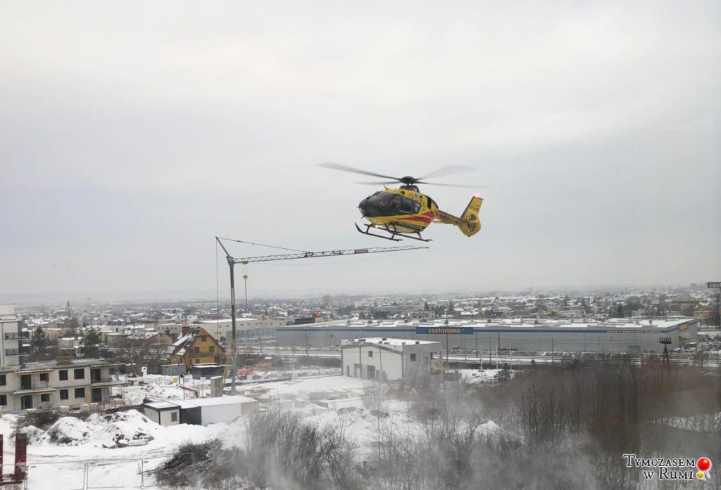 Lądowanie helikoptera LPR na ul. Wyżynnej w Rumi (Sygnały czytelników)